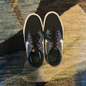 Nike SB Charge Canvas Low Top